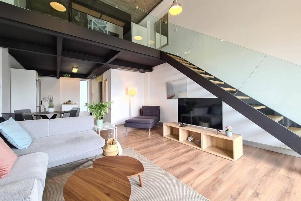 Duplex Loft With Indoor Swimming Pool & Spa 앨코벤다스 외부 사진